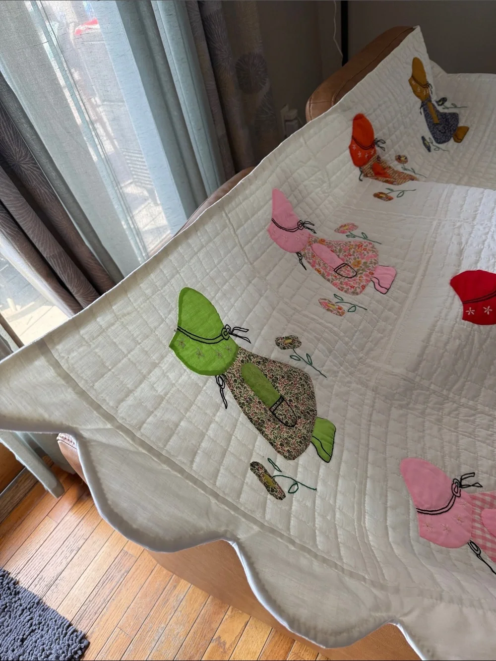 Handmade Sunbonnet Sue Appliqué Quilt - White with Multi-Color Girls